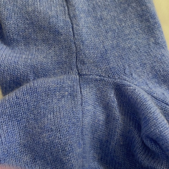 Cashmere sky blue sweater. - Picture 8 of 8
